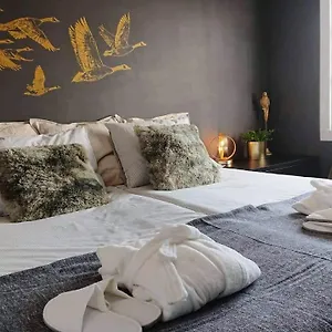 Carmen -- Boutique By The Sea 네르하